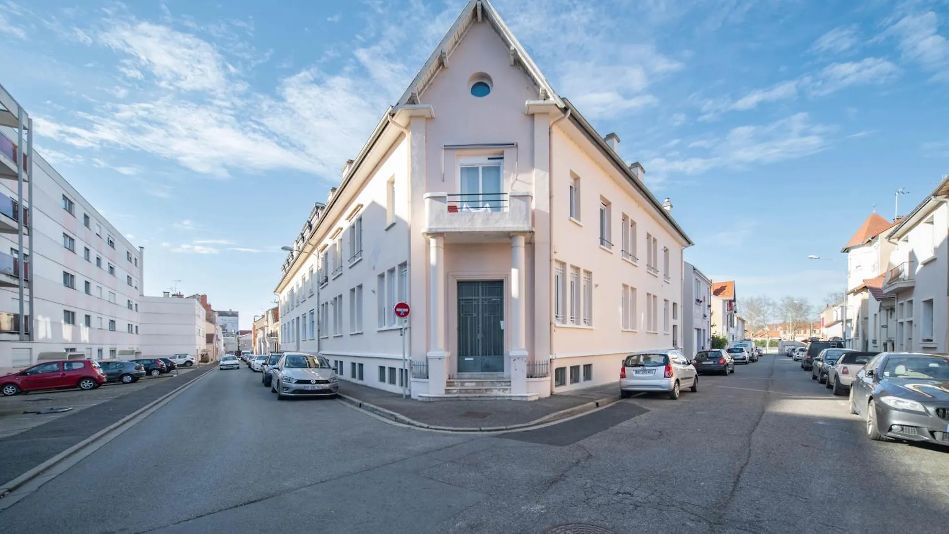 Le Bardin - Grand Appartement Design, Parking Gratuit Vichy 0*,  France